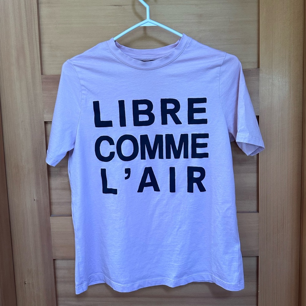 Graphic Tee: "libre comme l'air"